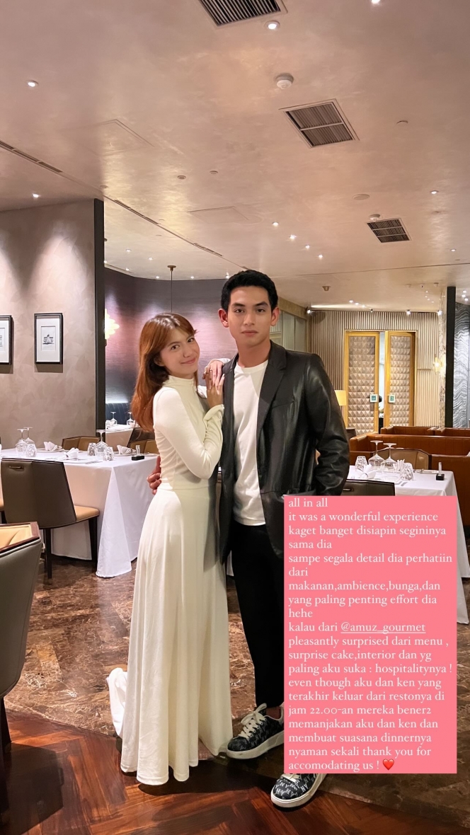 10 Potret Cassandra Lee Rayakan Anniversary bareng Pacar, Diajak Fancy Dinner hingga Dapat Buket Bunga Super Besar