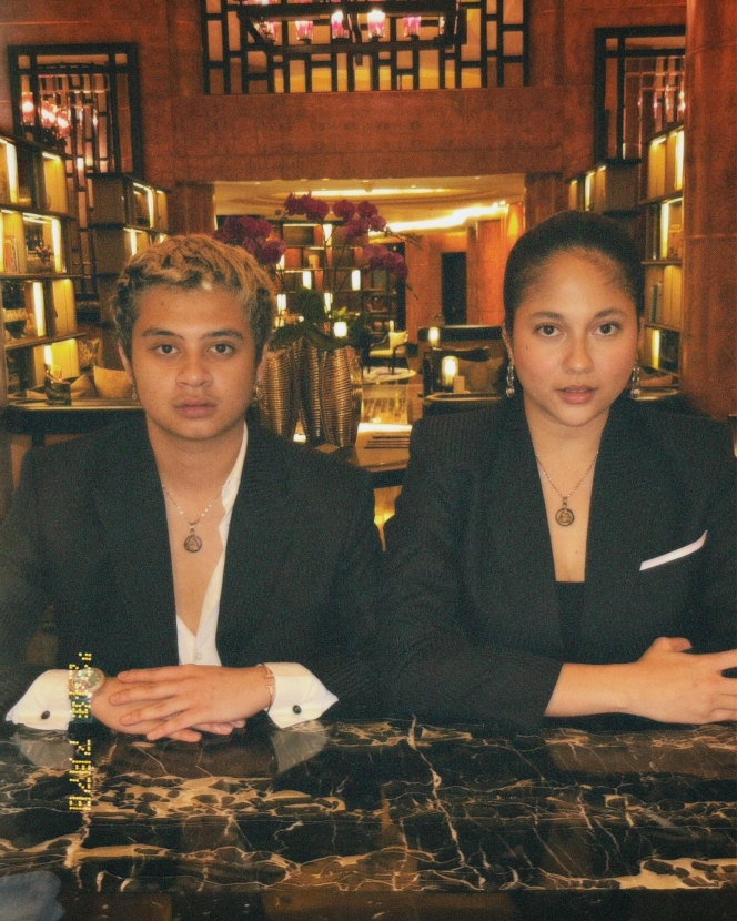 10 Foto Sitha Marino dan Bastian Steel Pakai Setelan Jas, Kompak bak Pasangan CEO