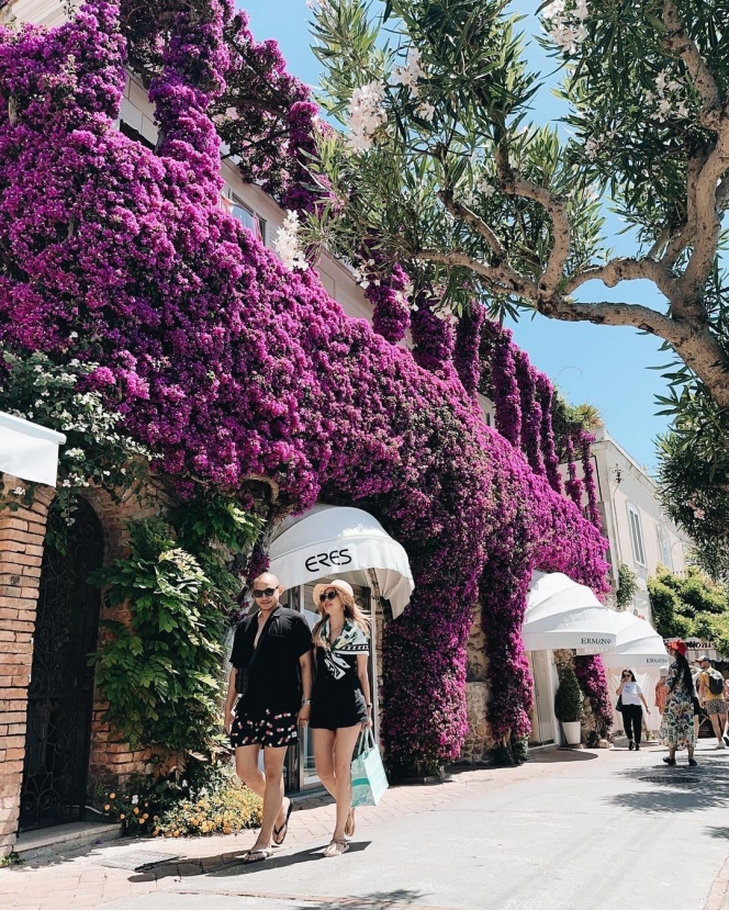 Romantis Abis, Ini Foto Sisa Liburan Bunga Citra Lestari dan Tiko Aryawardhana di Capri