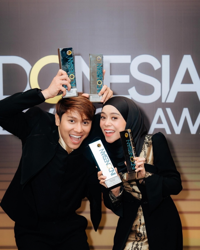 10 Foto Rizky Billar dan Lesti Kejora di Indonesian Television Awards 2024, Borong Piala nih!