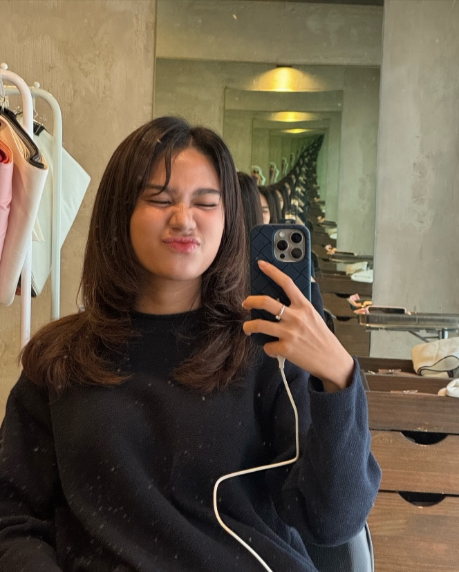 10 Foto Azizah Salsha Potong Rambut di Korea, Dipuji Makin Cantik dan Berdemage!