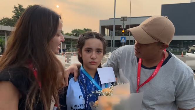 10 Foto Mikhayla Ikut Lomba Gymnastic, Nangis Dapat Kejutan dari Nia Ramadhani dan Ardi Bakrie