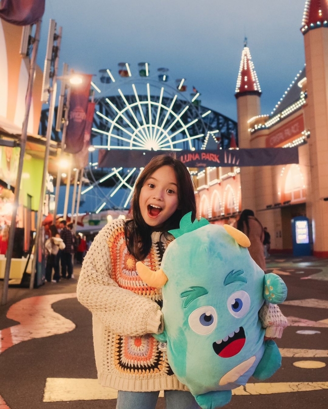 8 Foto Gading Gisel Gempi Kunjungi Luna Park di Australia, Seru Banget Bikin Netizen Ikutan Senang!