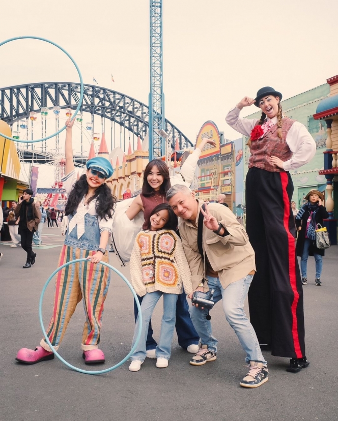 8 Foto Gading Gisel Gempi Kunjungi Luna Park di Australia, Seru Banget Bikin Netizen Ikutan Senang!