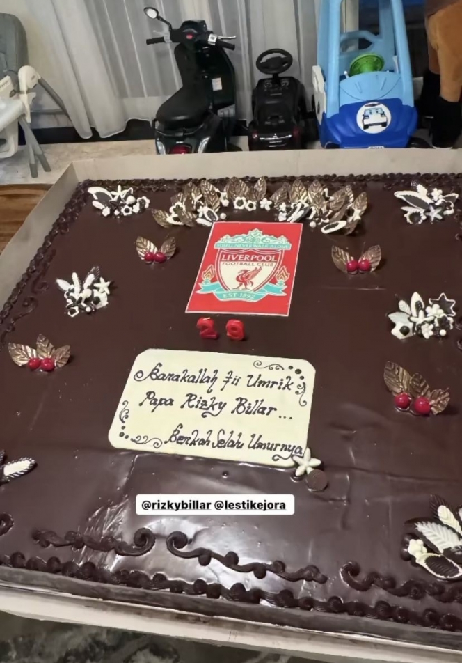 10 Foto Perayaan Ulang Tahun Rizky Billar yang ke-29, Kue Ultahnya Bikin Salfok!