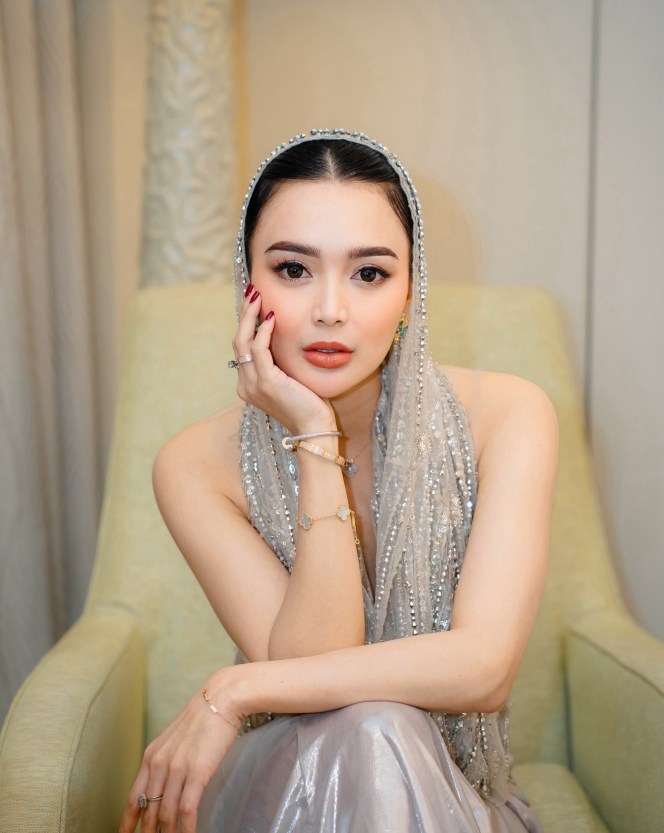 8 Foto Wika Salim Pakai Gaun Unik saat Manggung, Cantik Manjalita!