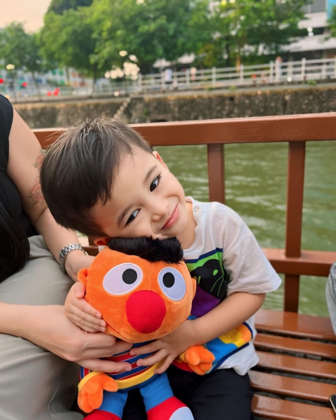 10 Potret Nathalie Holscher dan Adzam Quality Time di Singapura, Kebersamaannya Bikin Netizen Terenyuh!