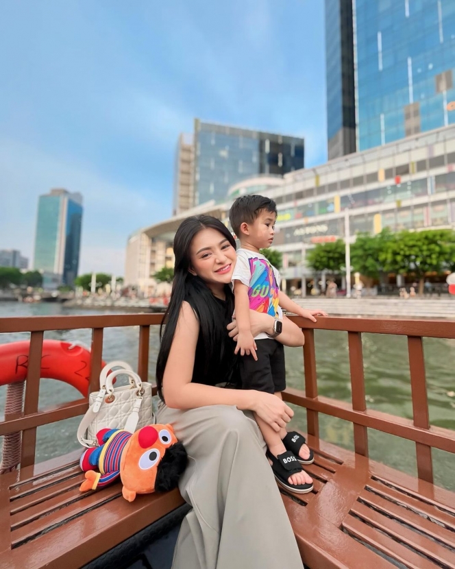 10 Potret Nathalie Holscher dan Adzam Quality Time di Singapura, Kebersamaannya Bikin Netizen Terenyuh!