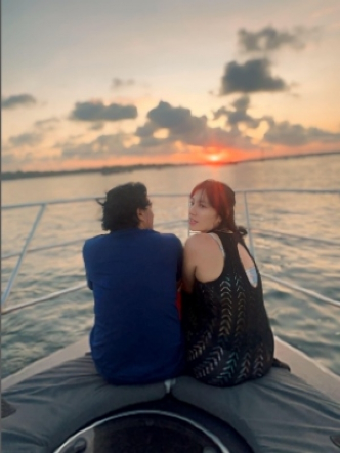 Kocak Sekaligus Romantis Abis, Ini Foto Hesti Purwadina Liburan Bareng Edo Borne di Labuan Bajo