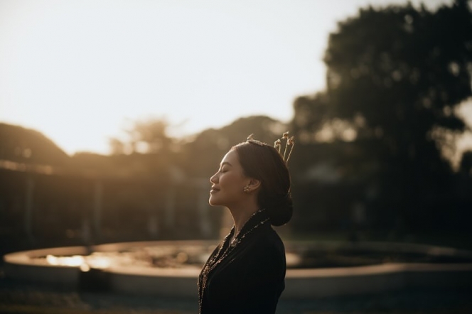 9 Foto Prewedding Aaliyah Massaid dan Thariq Halilintar di Puro Mangkunegaran Solo, Anggun Berselendang Melati