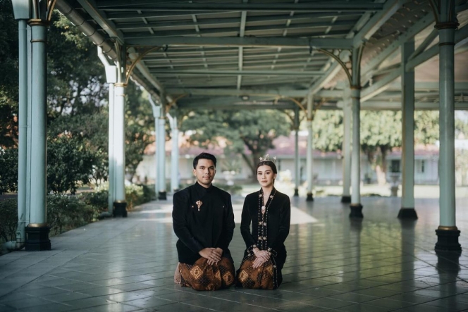 9 Foto Prewedding Aaliyah Massaid dan Thariq Halilintar di Puro Mangkunegaran Solo, Anggun Berselendang Melati