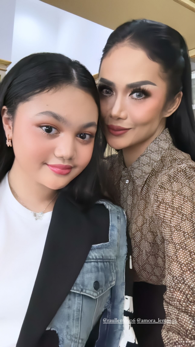 10 Foto Amora Lemos Tampil Dengan Rambut Lurus, Aura Diva Sudah Terpancar Sejak Dini!