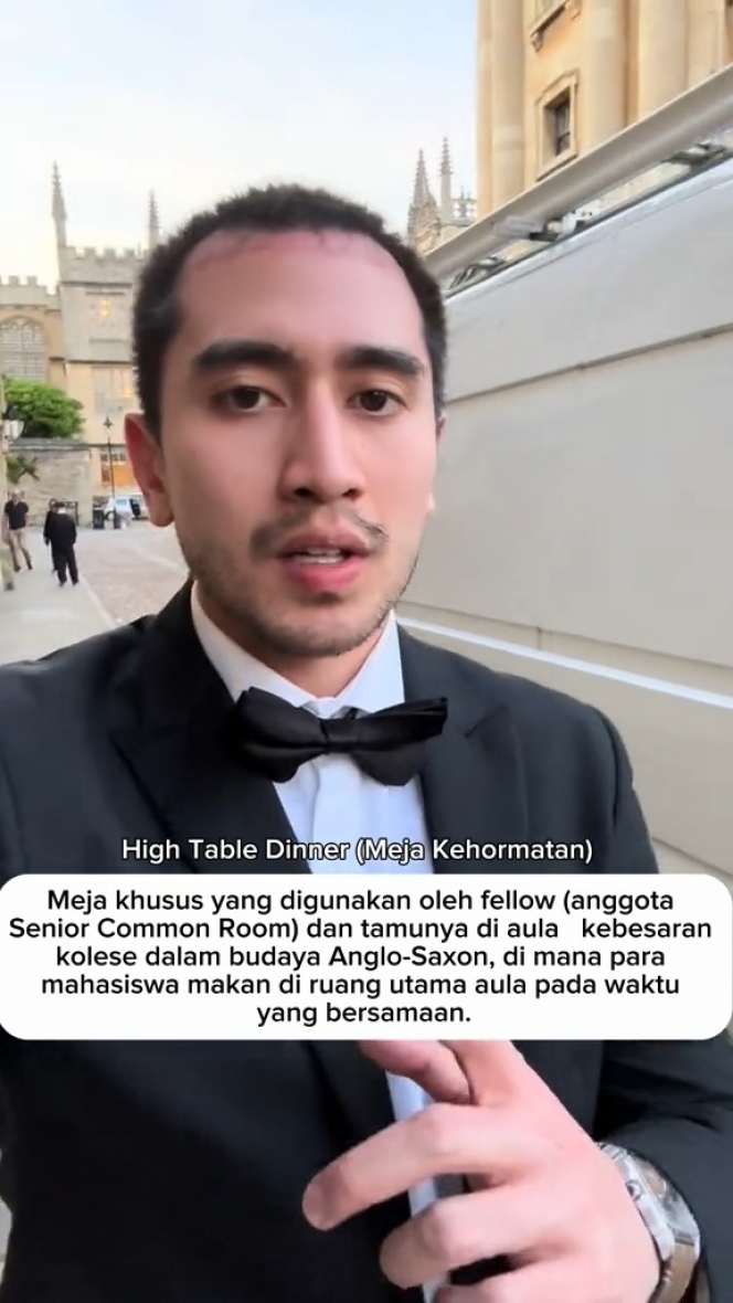 10 Potret Verrell Bramasta Tampil Gagah Pakai Setelan Jas saat Diundang High Table Dinner