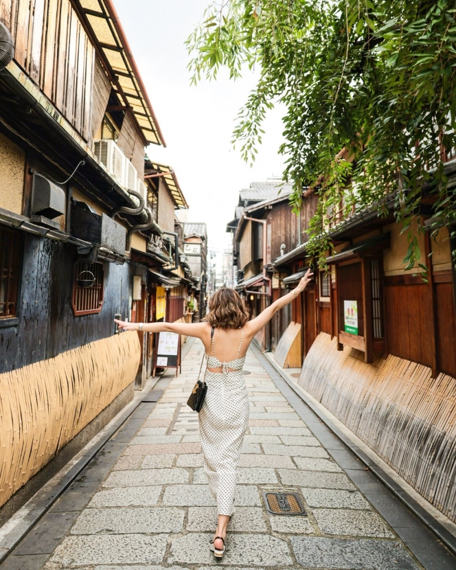 7 Foto Shandy Aulia Nikmati Liburan di Kyoto Jepang, Pamer OOTD yang Kece!