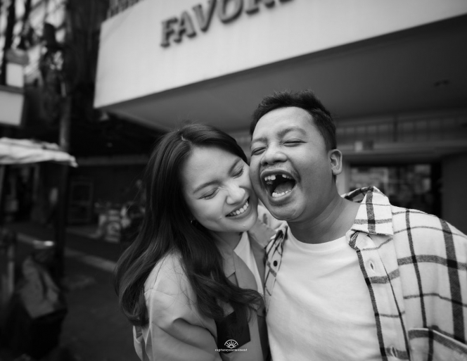 Romantis Abis, Ini Deretan Foto Prewedding Kedua Dustin Tiffani dan Kekasih di Pasar Buah