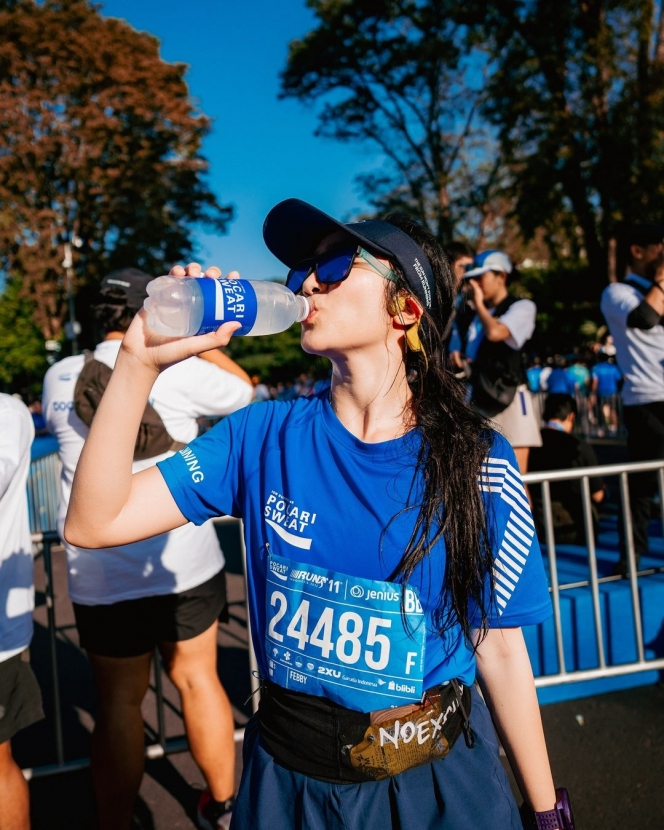 Sempet Kesel Gegara Kebelet, Ini Foto Gaya Febby Rastanty saat Ikut Marathon di Bandung