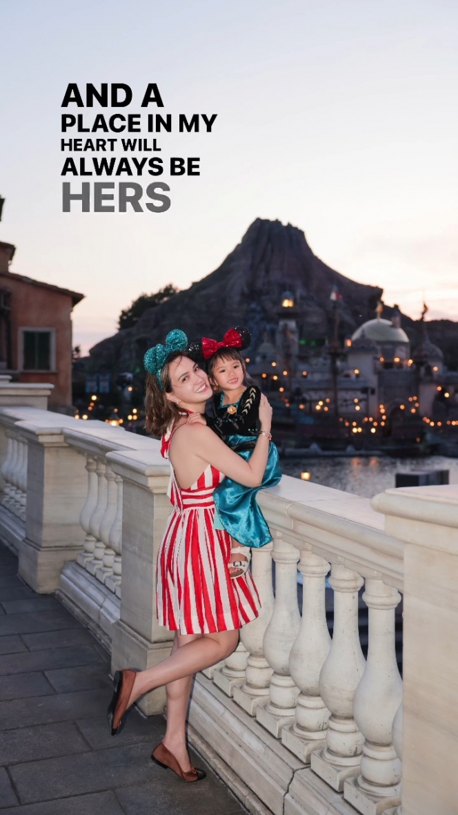 10 Foto Shandy Aulia Liburan ke Disney Sea Tokyo Bareng Anak dan Mantan Suami, Tetap Kompak Meski Sudah Bercerai