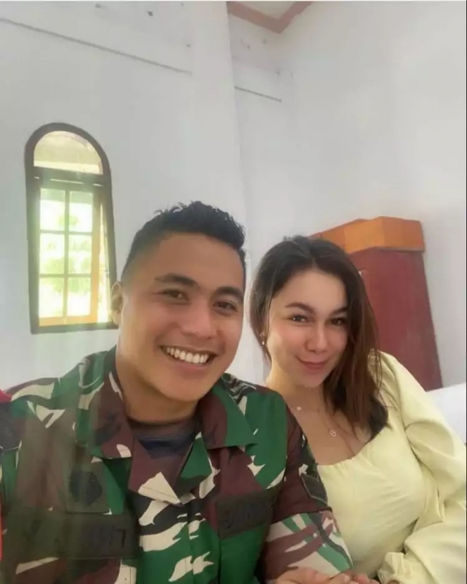 Baru Menikah Seumur Jagung, Ini 11 Foto Aprilio Manganang dan Istri yang Kini Sudah Berpisah