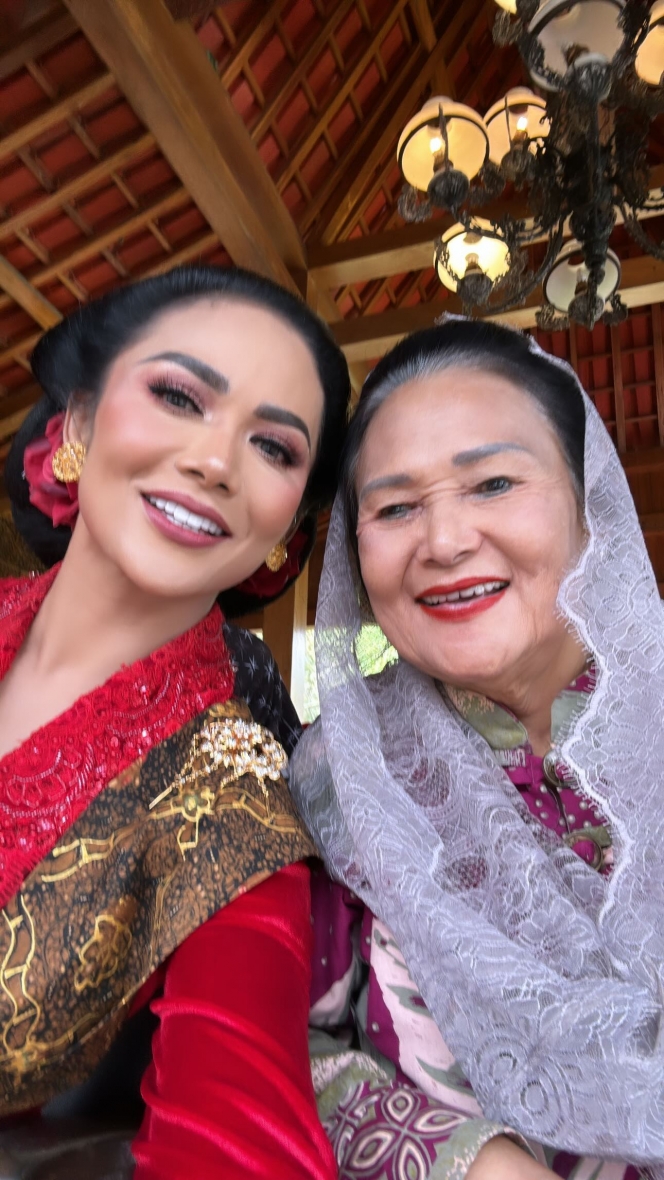 Intip Cantiknya Kris Dayanti dalam Balutan Kebaya Merah, Anggun Pancarkan Pesona Wanita Jawa