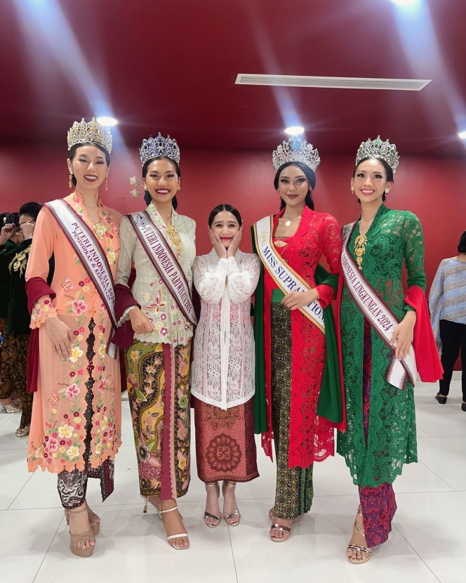 Peringati Hari Kebaya, Ini Deretan Foto Mencolok Prilly Latuconsina saat Pamer Momen Bareng Puteri Indonesia