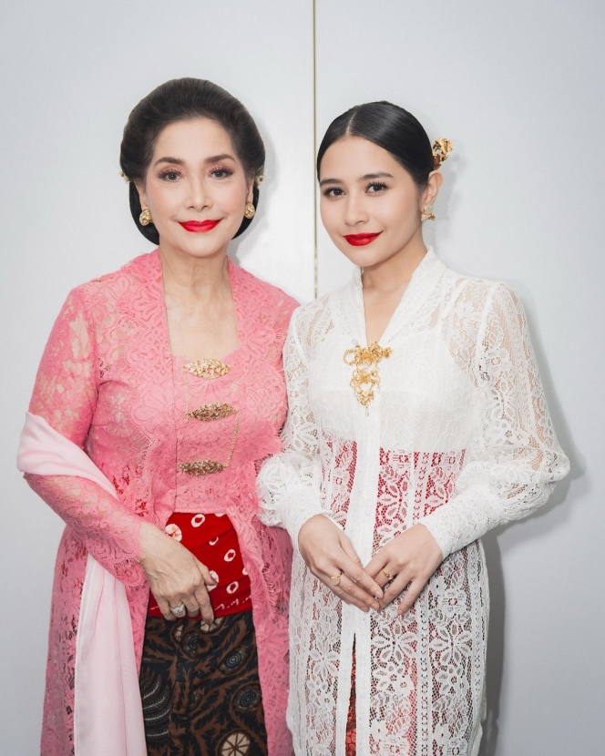 Peringati Hari Kebaya, Ini Deretan Foto Mencolok Prilly Latuconsina saat Pamer Momen Bareng Puteri Indonesia