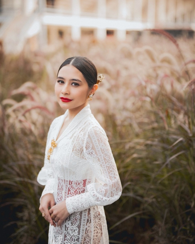 9 Gaya Prilly Latuconsina di Peringatan Hari Kebaya Nasional, Tampil Anggun Banjir Pujian dari Penggemar