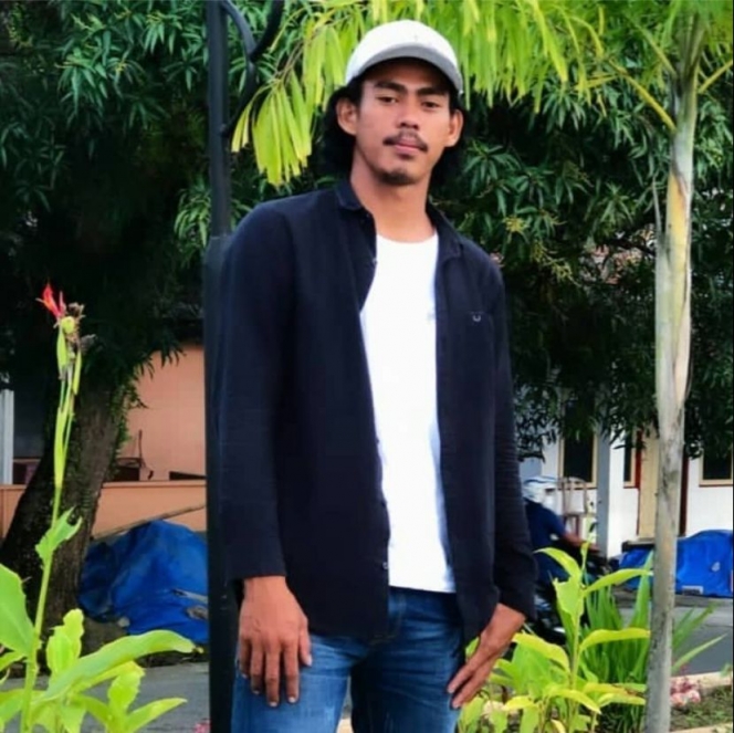 Bikin Netizen Heboh, Ini 10 Foto Pria Viral dari Maluku yang Mirip Dali Wassink