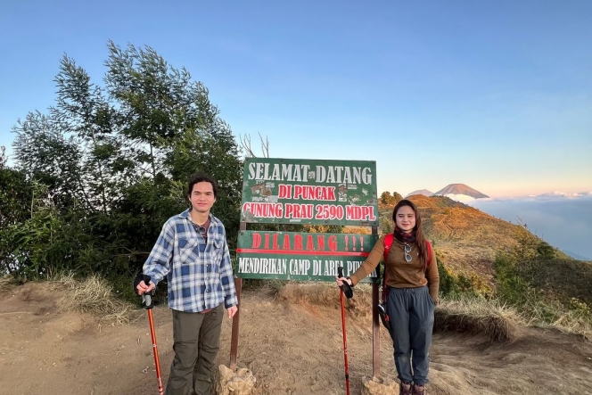 Mountain Date, Begini Gemasnya Tissa Biani dan Dul Jaelani saat Mendaki Gunung Prau Bareng