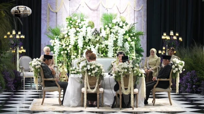 Akhirnya Sah jadi Suami-Istri, Ini 10 Momen Akad Nikah Thariq Halilintar dan Aaliyah Massaid