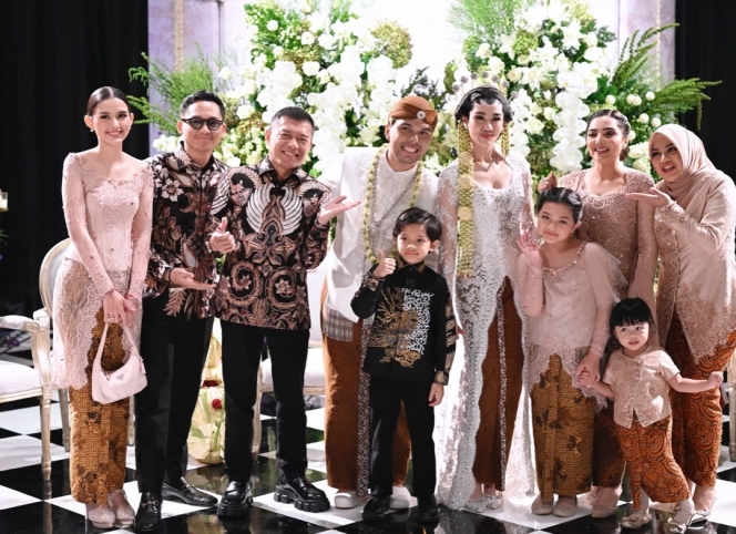 10 Foto Sarah Menzel di Akad Nikah Aaliyah dan Thariq, Kecantikannya Langsung Curi Perhatian!