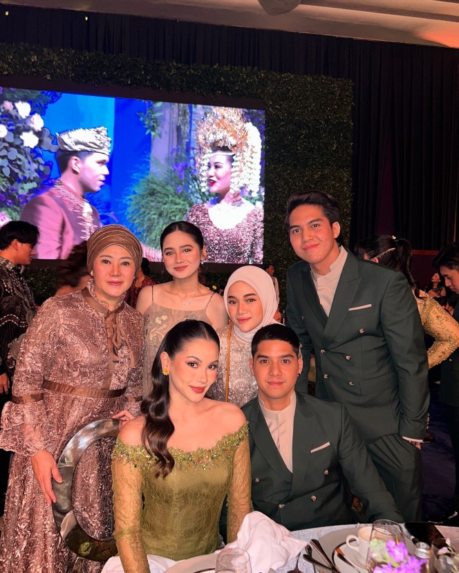 9 Foto Al Ghazali dan Alyssa Daguise di Pernikahan Aaliyah Thariq, Tampil Serasi Usai Resmi Balikan