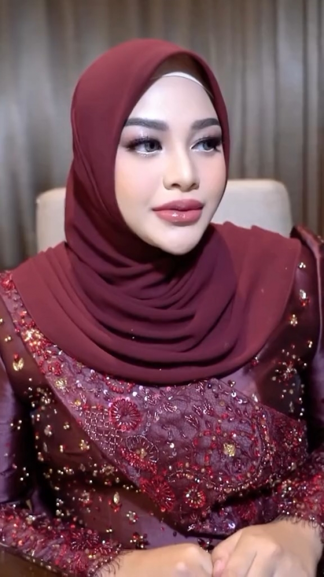 Gak Kalah Cantik dari Manten, Ini 8 Foto Detail Make Up Aurel Hermansyah di Akad dan Resepsi Aaliyah-Thariq