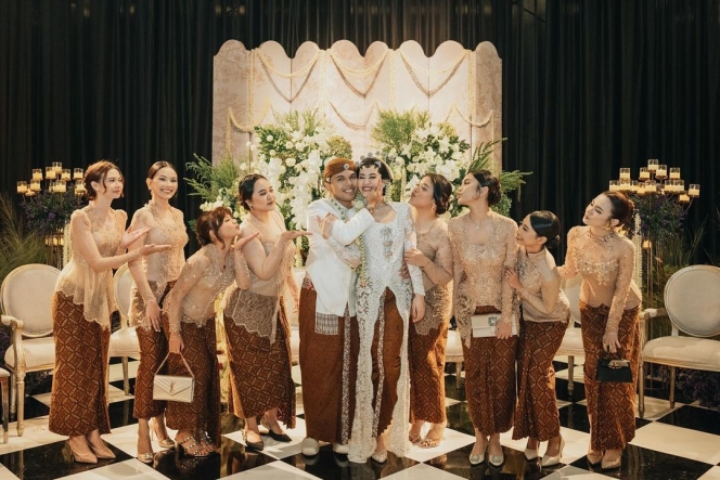 8 Potret Cantiknya Yuki Kato Jadi Bridesmaid di Pernikahan Aaliyah Massaid dan Thariq Halilintar