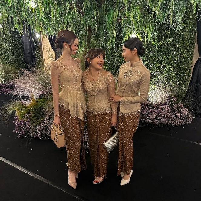 8 Potret Cantiknya Yuki Kato Jadi Bridesmaid di Pernikahan Aaliyah Massaid dan Thariq Halilintar