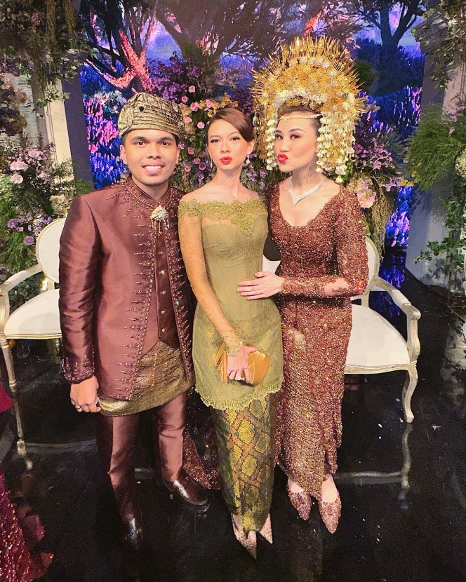 8 Potret Cantiknya Yuki Kato Jadi Bridesmaid di Pernikahan Aaliyah Massaid dan Thariq Halilintar