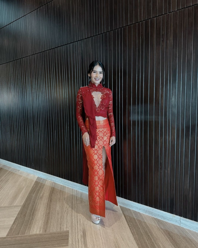 7 Foto Soraya Rasyid saat Jadi Bridesmaid di Nikahan Saudara, Tampil Menawan dengan Kebaya Modern