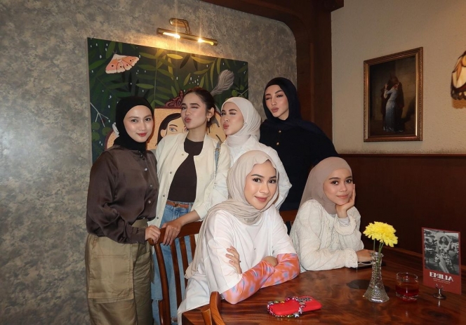 Makin Dekat, Ini Foto Momen Syifa Hadju Ajak El Rumi Kumpul Bareng Geng Arisan Mamayu