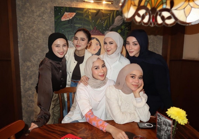 Makin Dekat, Ini Foto Momen Syifa Hadju Ajak El Rumi Kumpul Bareng Geng Arisan Mamayu