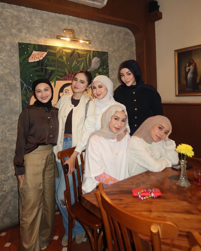 Makin Dekat, Ini Foto Momen Syifa Hadju Ajak El Rumi Kumpul Bareng Geng Arisan Mamayu