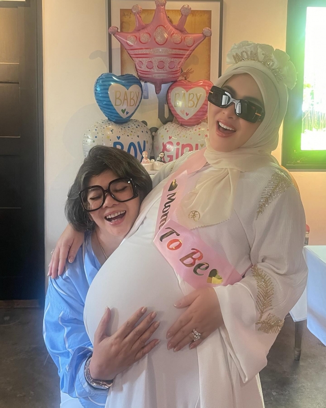 8 Momen Kejutan Baby Shower Syahrini, Fix Punya Anak Kembar nih?