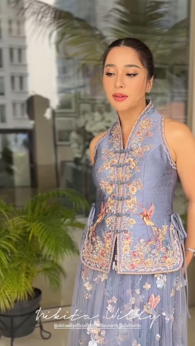 Hadiri Acara Tea Pai, Nikita Willy Tampil Memukau dalam Balutan Cheongsam Dress