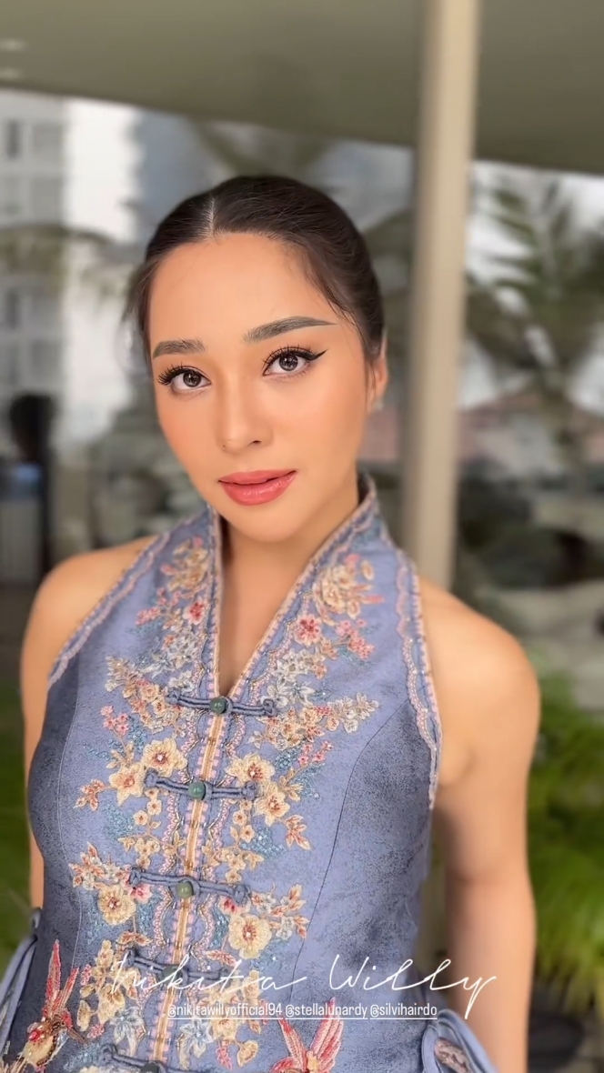 Hadiri Acara Tea Pai, Nikita Willy Tampil Memukau dalam Balutan Cheongsam Dress