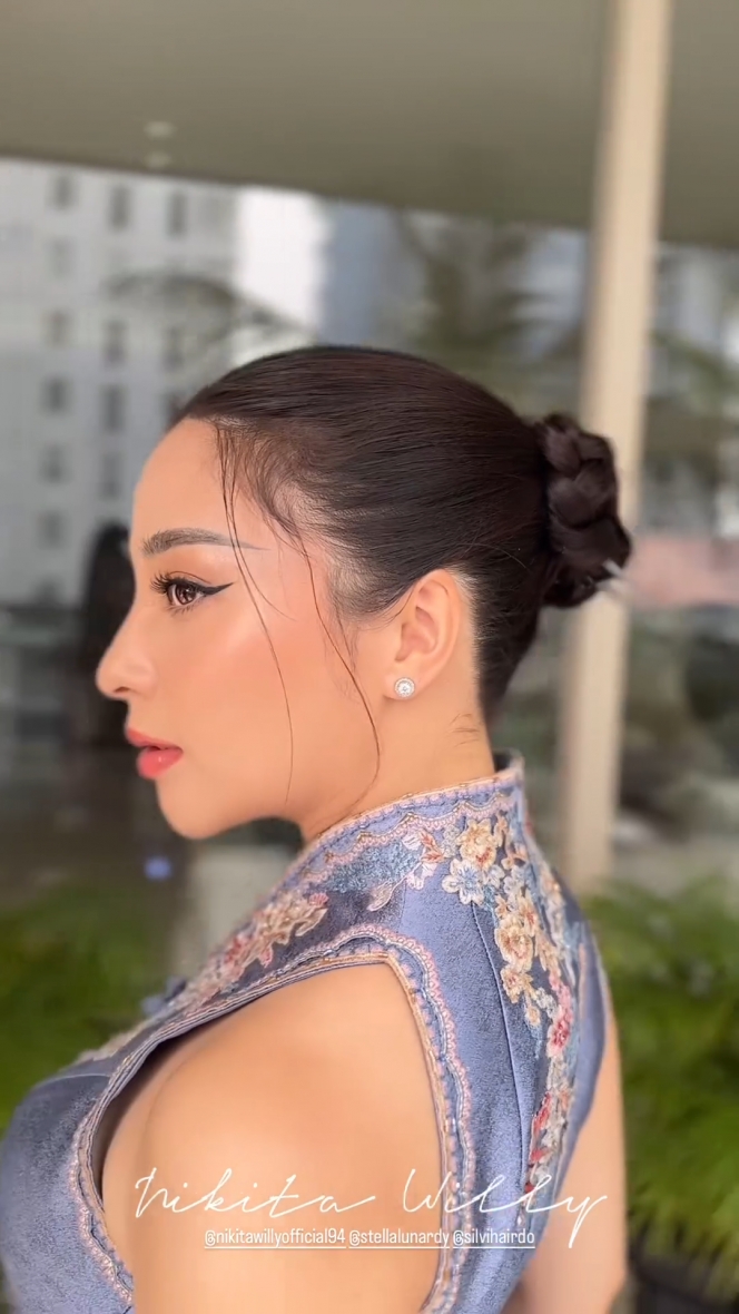 Hadiri Acara Tea Pai, Nikita Willy Tampil Memukau dalam Balutan Cheongsam Dress