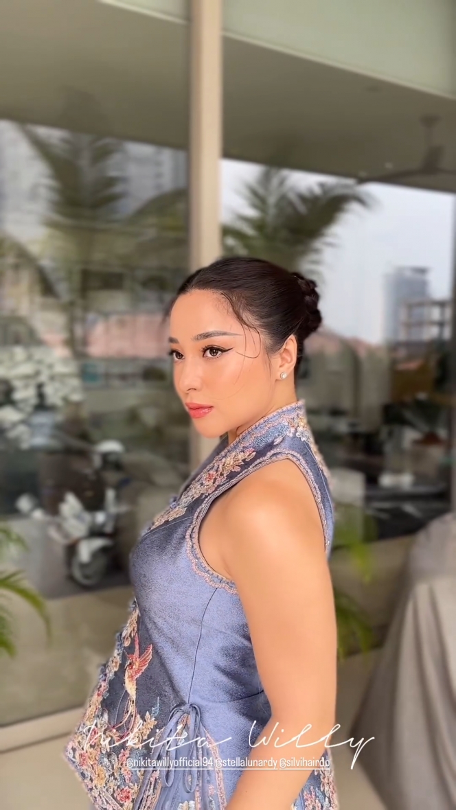 Hadiri Acara Tea Pai, Nikita Willy Tampil Memukau dalam Balutan Cheongsam Dress