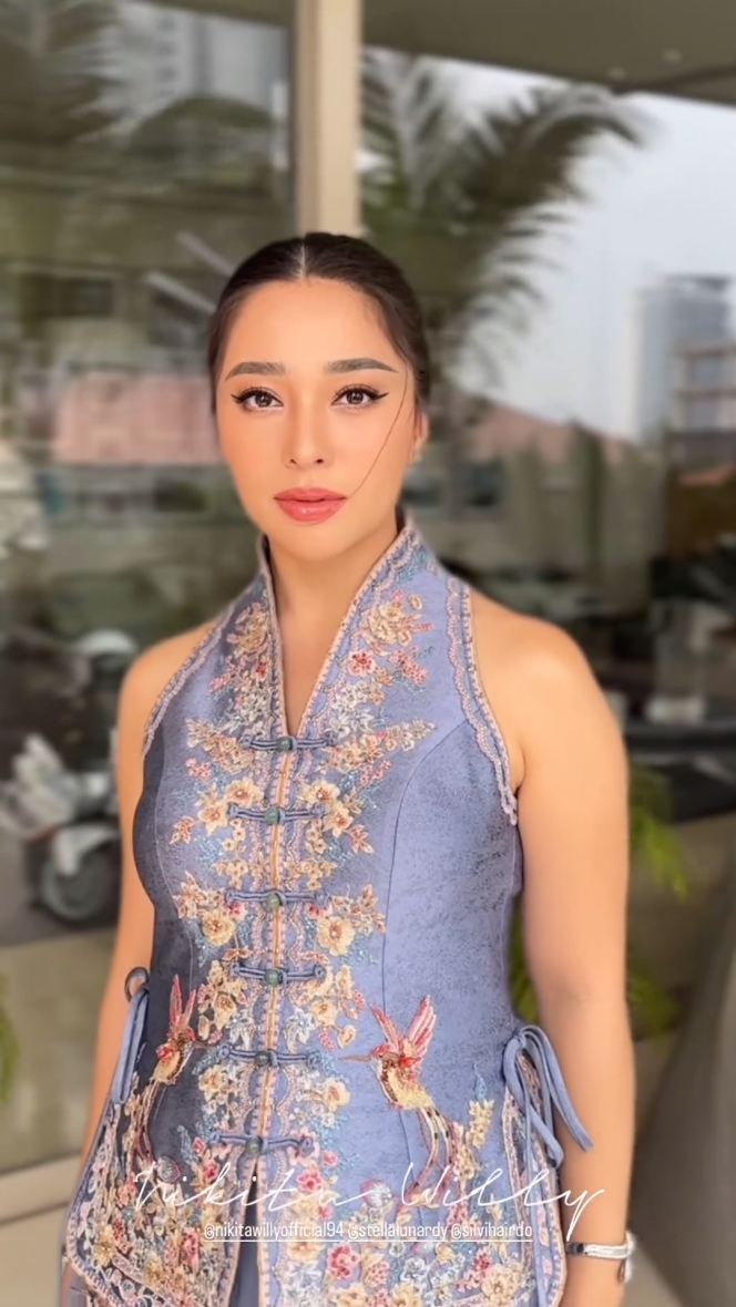 Hadiri Acara Tea Pai, Nikita Willy Tampil Memukau dalam Balutan Cheongsam Dress