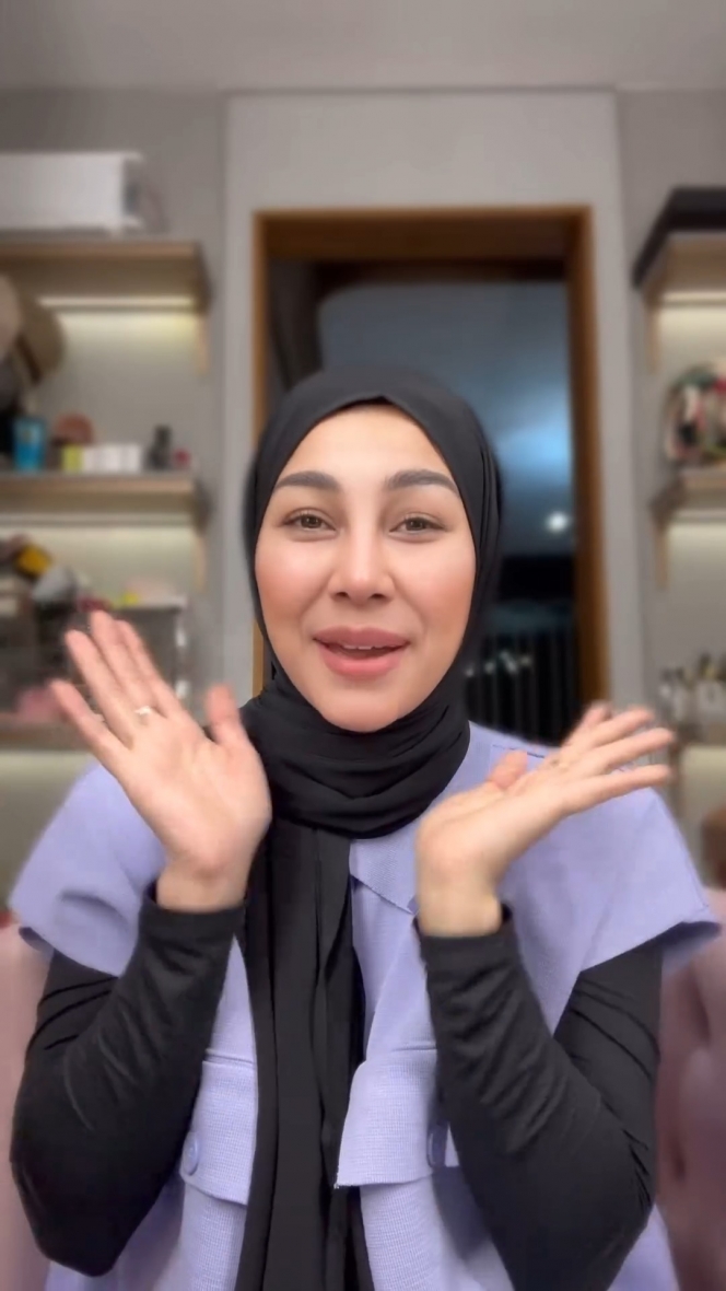 10 Foto Gaya Penampilan Nisya Ahmad Berhijab, Sempat Tuai Kritik karena Jipon