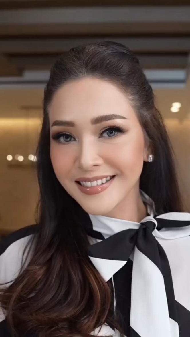 Awet Muda Banget, Ini 10 Foto Maia Estianty yang Nggak Kalah Cantik dari Calon Mantunya