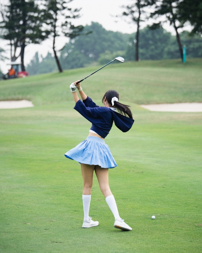 7 Foto Anya Geraldine yang Pamer Skill Main Golf, Definisi Anime Hidup di Dunia Nyata