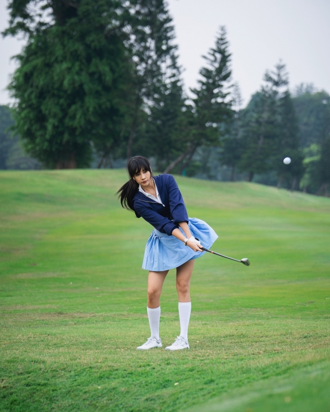 7 Foto Anya Geraldine yang Pamer Skill Main Golf, Definisi Anime Hidup di Dunia Nyata