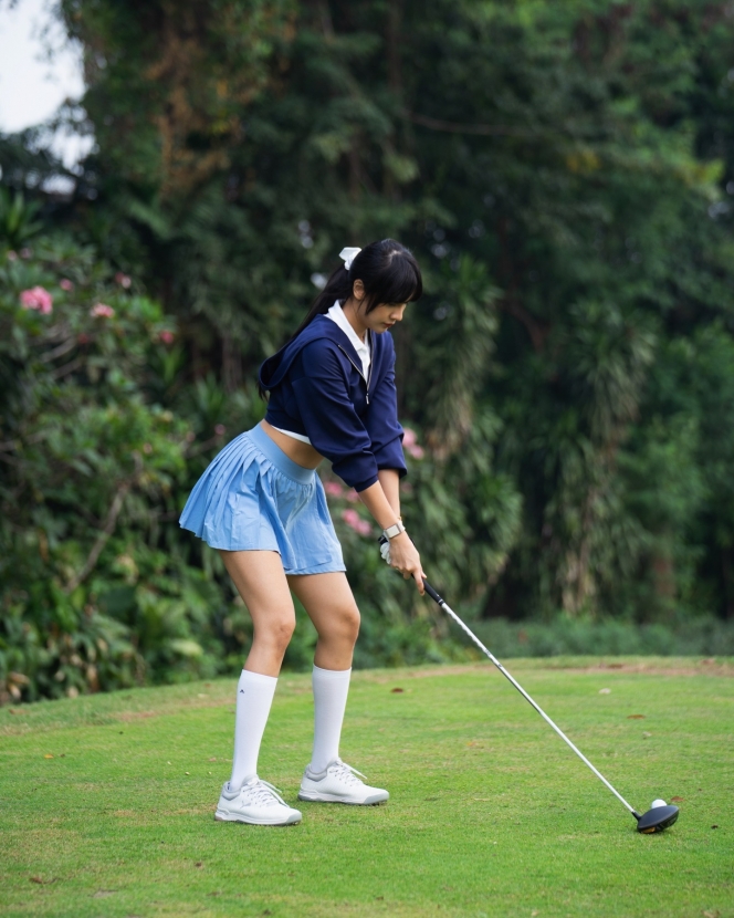 7 Foto Anya Geraldine yang Pamer Skill Main Golf, Definisi Anime Hidup di Dunia Nyata